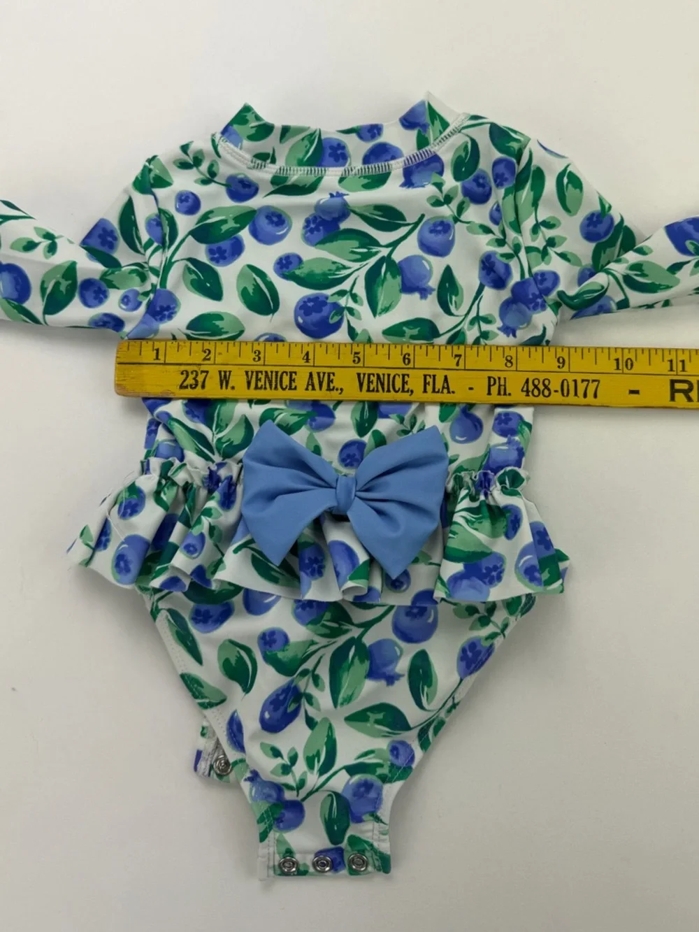Tommy Bahama excellent no
